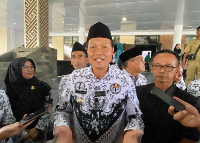 HUT PGRI, Bupati Edison Beri Kado Rehab Mess Hingga Kuliah S2 Gratis