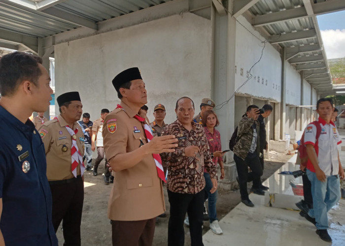 Bupati Edison Berang, Buka Paksa Gerbang Pintu Proyek Pembangunan Gedung C Pasar Inpres Muara Enim