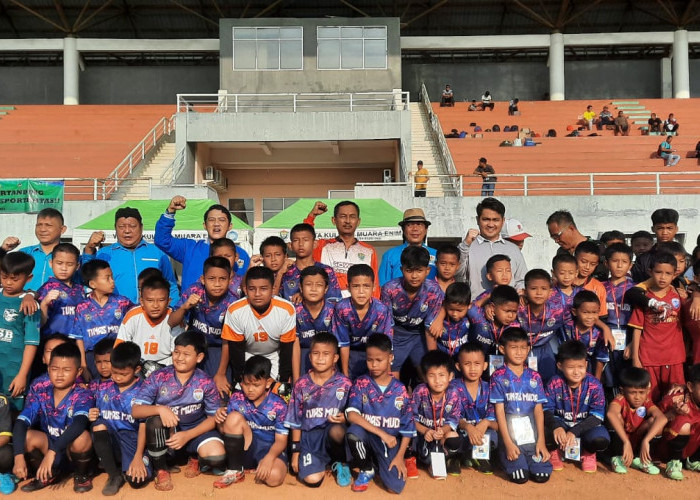 16 Tim Berebut Juara di  Kompetisi Sepak Bola U-10 dan U-12  KNPI Muara Enim 2023