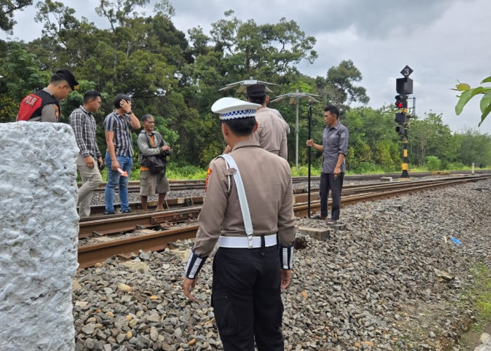 Tersenggol Kereta Api, IRT di Muara Enim Ini Alami Patah Tangan