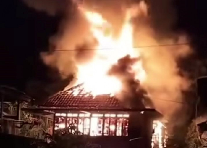 Rumah Pangung di Desa Penanggiran Muara Enim Ludes Terbakar