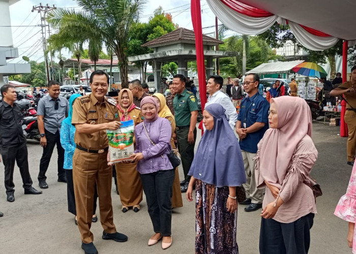 Pemkab Muara Enim Gelar Gerakan Pangan Murah dengan Menyediakan Sembako Terjangkau untuk Masyarakat