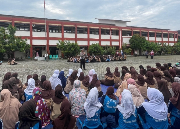 Antisipasi Kenakalan Remaja, Satlantas Polres Muara Enim Gencarkan Gelar Police Go To School