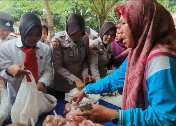 Polres Muara Enim Gelar Bazar Ramadan dan Bakti Sosial Serentak