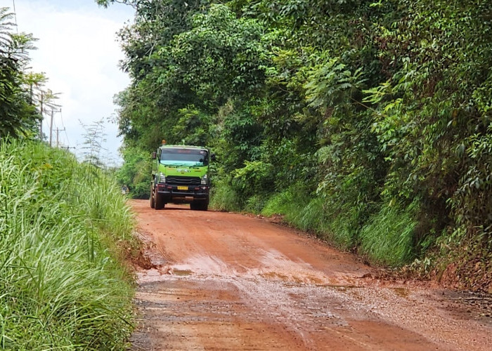 Masyarakat Minta Perusahaan Perbaiki Infrastruktur Jalan yang Rusak