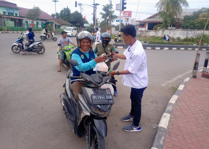 GENCAR Muara Enim Bagikan 100 Paket Nasi Kotak