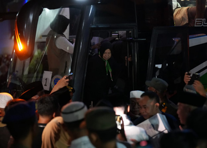 Haru Bahagia Keluarga Sambut Kepulangan 304 Jemaah Haji Muara Enim