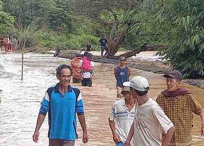 62 KK di Desa Lubuk Nipis Muara Enim Terdampak Banjir Bandang