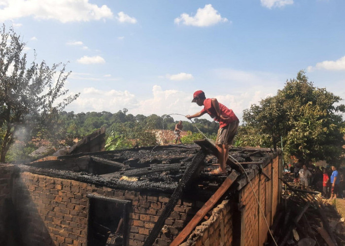 Kebakaran Rumah di Desa Lebak Budi, Uang Tunai Rp75 Juta Ikut Terbakar