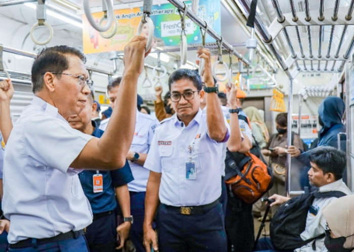 Dirut KAI Tinjau Pelaksanaan Layanan Kartu Disabilitas di Stasiun Manggarai