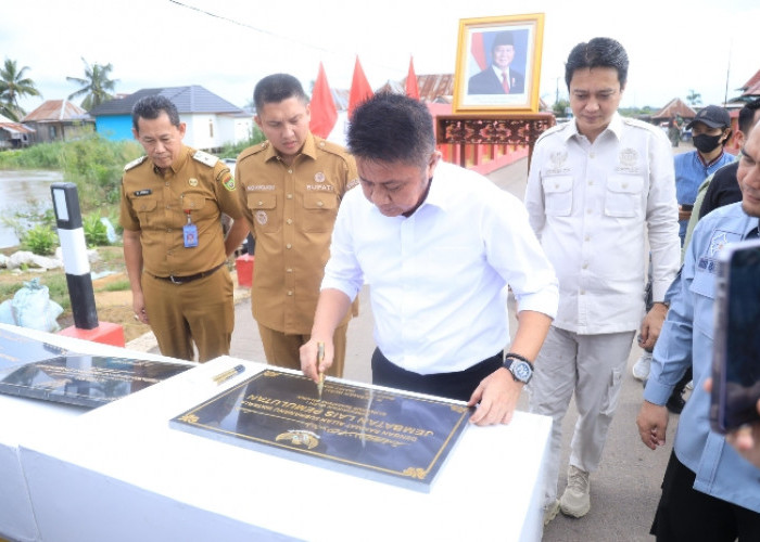 Gubernur Sumsel Resmikan Jembatan Air Lais dan Trans SP Tanah Abang