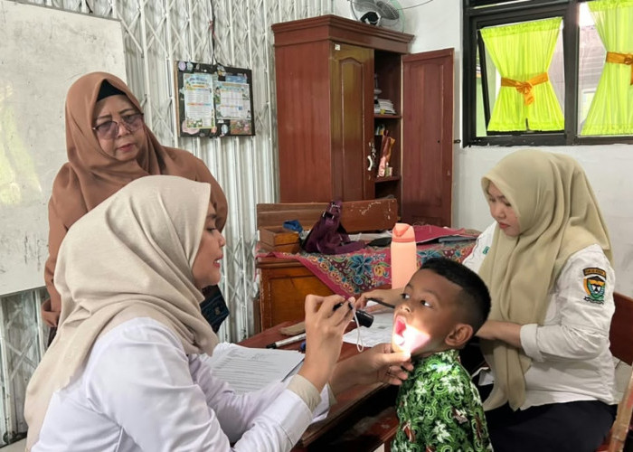 1.074 Murid MIN 1 Muara Enim Ikuti Cek Kesehatan Gratis