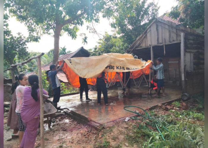 Curah Hujan Tinggi, Rumah Nyaris Tertimbun Tanah