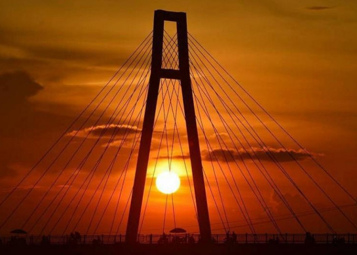 30 Menit dari Palembang, Wisata Gratis Melihat Sunset  di Sore Hari. Iconnya Jembatan Mirip di Batam