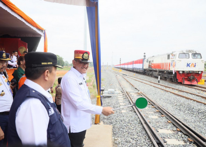 PT KAI Pecahkan Rekor MURI Pemasangan Bendera Merah Putih Terbanyak di Gerbong Kereta Api