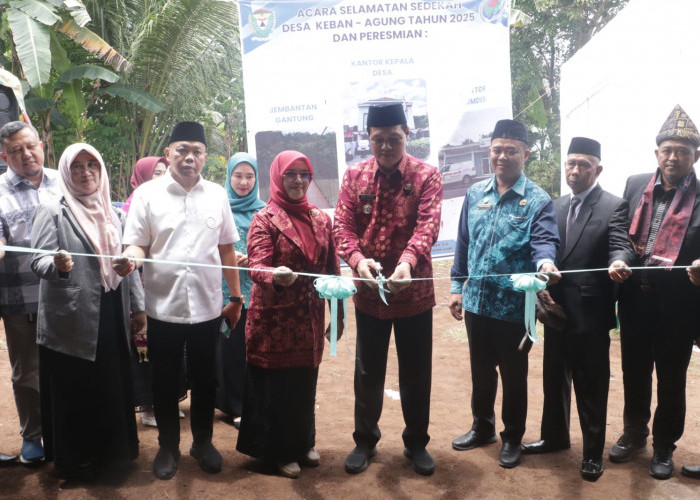 Jembatan Gantung di Desa Keban Agung Muara Enim Diresmikan Bupati Edison