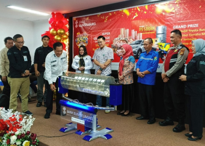 Dokter Eni Zatila Raih Grand Prize Mobil Toyota Rush Hasil Undian Pesirah BSB