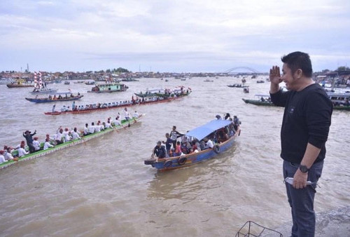 Lomba Perahu Bidar Tradisional Sedot Ribuan Penonton, Peserta Berebut Piala Gubernur
