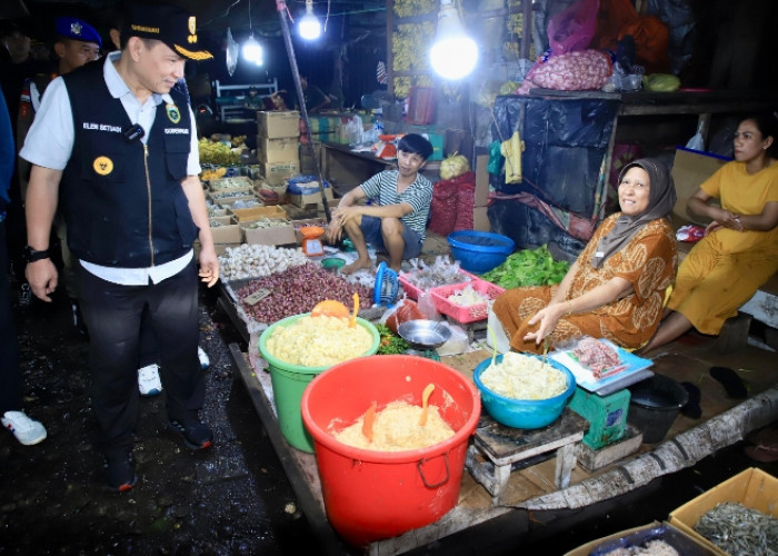 Pj Gubernur Sumsel Sidak Pasar Induk Jakabaring, Pastikan Pasokan Bahan Pokok Stabil