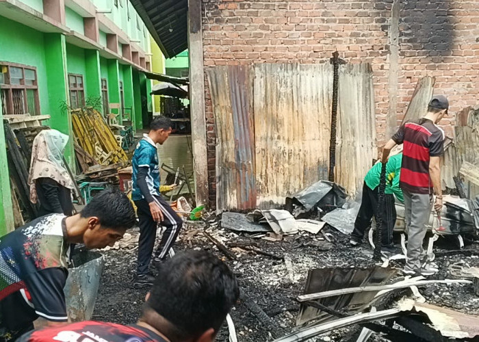 Pasca Kebakaran, Sebagian Siswa MIN 1 Muara Enim Belajar di Rumah