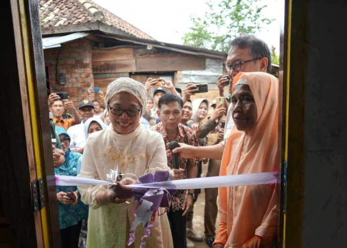 Resmikan Program Bedah RTLH di Tiga Kecamatan, Pj Bupati Harap Rawat Rumah Sebaik-baiknya
