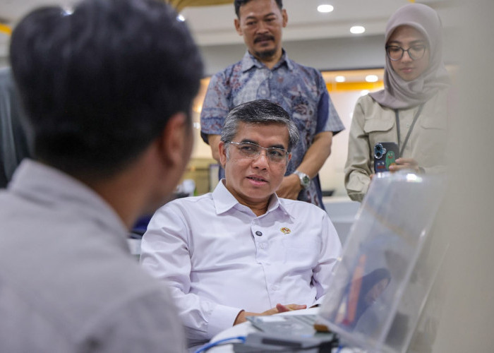 Menaker Tegaskan Pentingnya Sertifikasi Kompetensi bagi Lulusan Magang