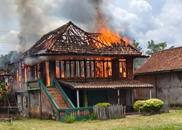 Rumah Panggung di Muara Enim Hangus Terbakar, Ini Dugaan Penyebabnya