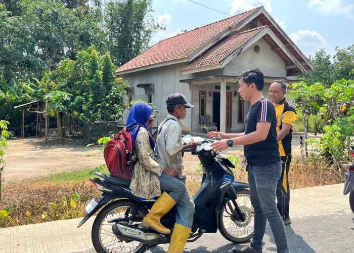 Jumat Berkah, Polsek Rambang Bagikan Nasi Kotak Kepada Masyarakat