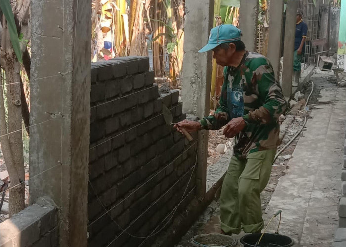 Paving Block dari FABA untuk Pembangunan Pagar Sekolah MI YPITR Desa Tanjung Raja