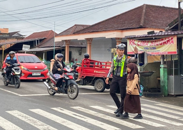 Satlantas Polres Muara Enim Gelar Strong Point untuk Ciptakan Lalu Lintas Tertib dan Aman