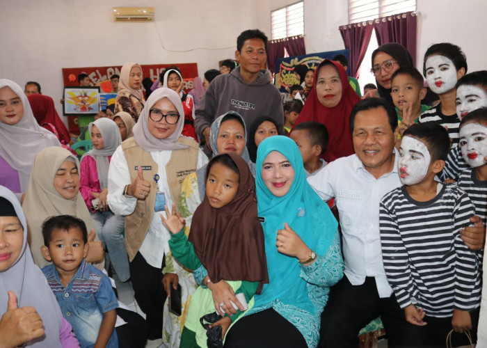 Dukung Kreatifitas Siswa SLB Muara Enim Lewat Pelatihan Papan Bunga