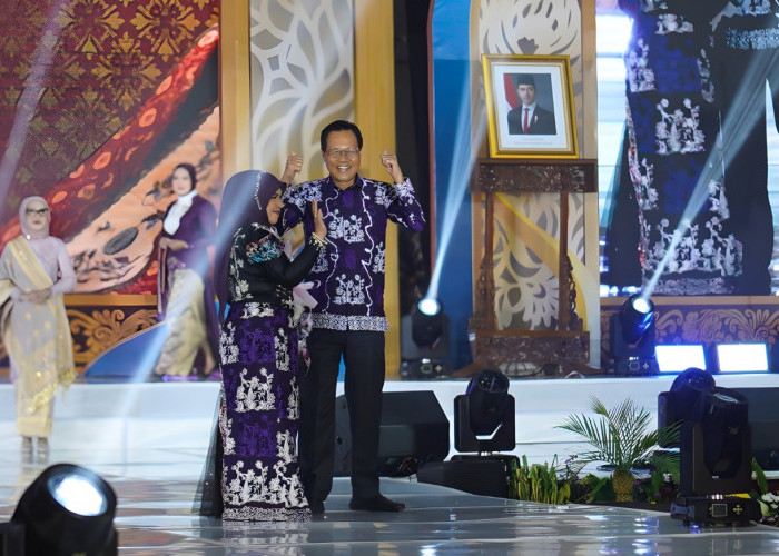 Bupati Edison dan Istri Gaungkan Batik Petule di Pesona Wasta Sumsel