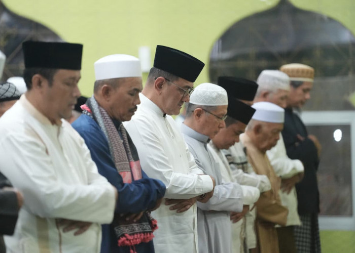 Sekda Sumsel Edward Candra Safari Ramadan di Masjid Al Kautsar Sako Palembang