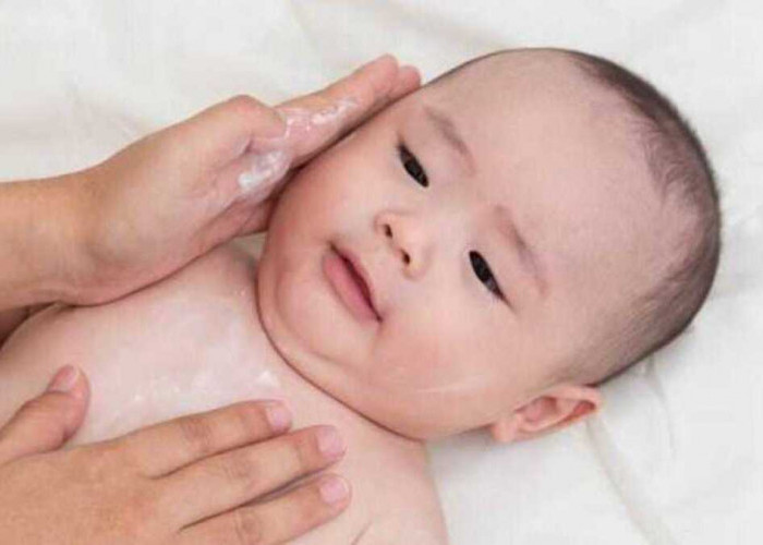 7 Cara Mudah dalam Merawat Kulit Bayi yang Baru Lahir, Moms Wajib Tau!