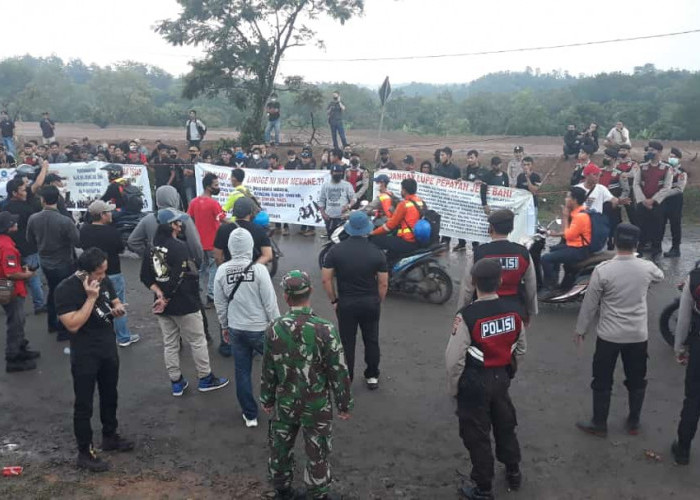 Ratusan Warga Desa Lingga Demo PTBA, Kecewa Soal Rekrutmen Tenaga Kerja