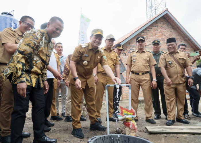 Pj Gubernur Sumsel Resmikan Kampung Madani Serat Nanas Desa Bunut Muara Enim