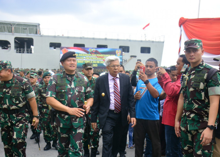 Wagub Sumsel Dampingi Panglima TNI Lepas Keberangkatan Satgas Yonif Menuju Papua