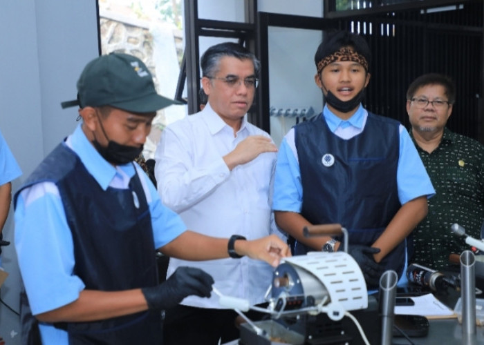 Kemnaker Targetkan 70 Persen Lulusan Vokasi Bekerja