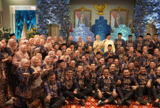 Tampil Selaras dengan Batik Petule, Gubernur Herman Deru Puji Bupati Edison