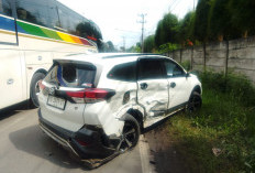 Hindari Jalan Rusak, 2 Mobil Toyota Rush Alami Kecelakaan di Muara Enim