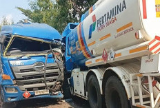 Sopir Diduga Lalai, Dua Truk Tangki Adu Banteng di Muara Enim