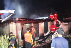 Diduga Korsleting Listrik, 2 Rumah di Muara Enim Ludes Dilalap si Jago Merah