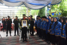 Sekda Edward Candra Lepas Pemakaman Ekowati Retnaningsih, Birokrat Teladan Pemprov Sumsel