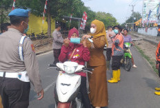Tingkatkan Kesadaran Kesehatan, Polsek Sungai Rotan Bagikan Masker untuk Pelajar dan Pengendara