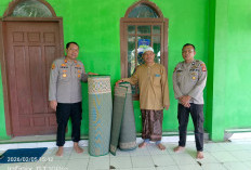 Kapolsek Gunung Megang Salurkan Bantuan Sajadah ke Masjid Al-Ikhlas