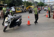 Personel Satlantas Polres Muara Enim Atur Arus Lalu Lintas Jelang Buka Puasa