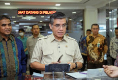 Menaker Tinjau Posko THR dan BHR Keagamaan 2026, Pastikan Hak Pekerja Terlindungi Jelang Lebaran