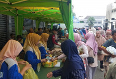 Warga Muara Enim Borong Beras dan Paket Sembako Murah