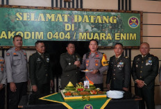 Kejutan HUT ke-81 TNI, Polres Muara Enim Bawa Tumpeng ke Kodim 0404/Muara Enim