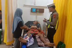 Sepeda Motor Tabrak Dump Truk, Pengendara Alami Patah Kaki
